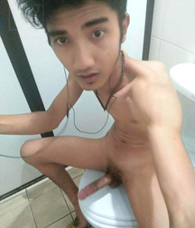 the boy is sitting on the toilet 5d2ae5d35229e.jpg