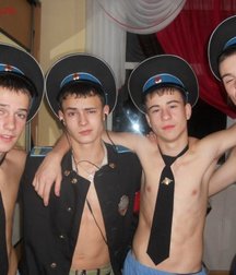 young Russian soldiers 5d3cc44f16967.jpg