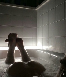 show your ass in the bathtub 5d3cc54279df2.jpg