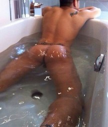 show your ass in the bathtub 5d3cc56cc5f91.jpg