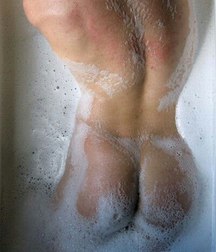 show your ass in the bathtub 5d3cc58a028e7.jpg