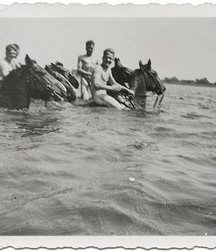 grandfather's photographs 5d3cc5e35a043.jpg