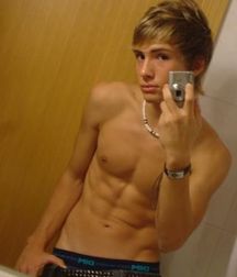 selfies  5d3d406b0f94f.jpg