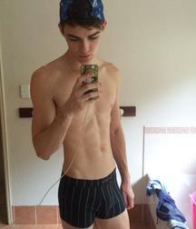 selfies  5d3d4071cdd8d.jpg