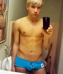 selfies  5d3d409ef06e1.jpg