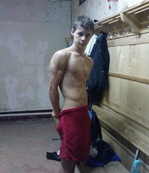 naked-guy-caught-locker-room 5d3f23fbcc774.jpg