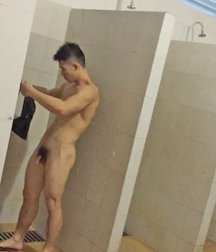 naked-guy-caught-locker-room 5d3f24019fd09.jpg