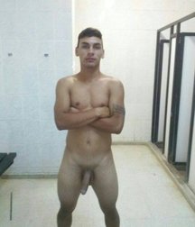 naked-guy-caught-locker-room 5d3f241638679.jpg