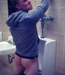 I have to pee 5d42010942b8f.jpg