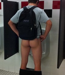 I have to pee 5d42012cc19a3.jpg