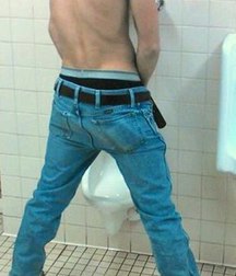 I have to pee 5d42012e807cc.jpg