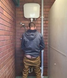 I have to pee 5d42014111fdc.jpg