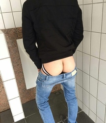 I have to pee 5d42014e987ac.jpg