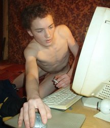 the boys' compter 5d457b17c9846.jpg