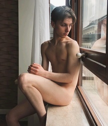 boys facing the window 5d457b990d346.jpg