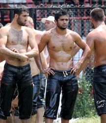 spectacular Turkish wrestlers 5d46752f3f9d7.jpg