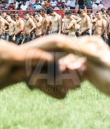 spectacular Turkish wrestlers 5d467535672fc.jpg