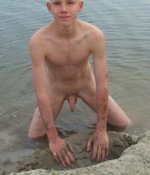 cute-nudist-boy 5d499a2201443.jpg