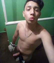 cute and naked boys 5d6411244e097.jpg