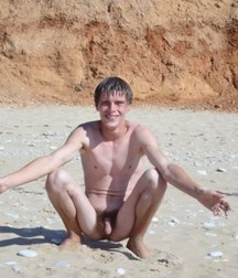 crouched and naked 5d655347ddec2.jpg