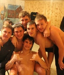 straight guys  5d6aa82678cf7.jpg