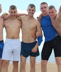 straight guys  5d6aa82d00ec2.jpg