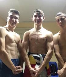 straight guys  5d6aa83006f4d.jpg