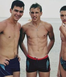 straight guys  5d6aa8318abb6.jpg