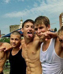 straight guys  5d6aa8349fcb6.jpg