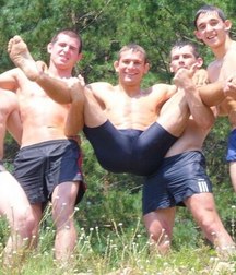 straight guys  5d6aa8362ec4f.jpg
