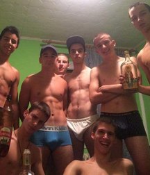 straight guys  5d6aa839da6c7.jpg