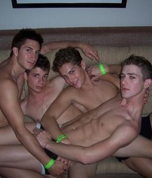 straight guys  5d6aa83b5b7a9.jpg