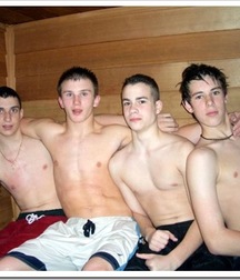 straight guys  5d6aa85bae345.jpg