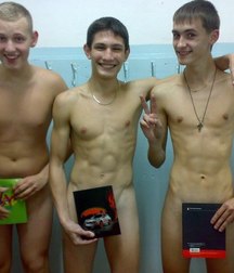straight boys in the locker room 5d6b5768ed270.jpg