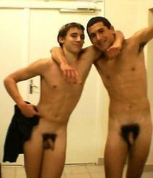 straight boys in the locker room 5d6b577405f5d.jpg