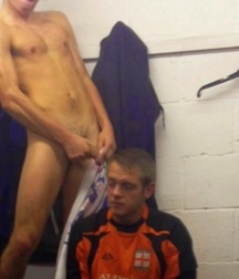 straight boys in the locker room 5d6b5775c5590.jpg