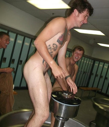 straight boys in the locker room 5d6b577dc0cb4.jpg