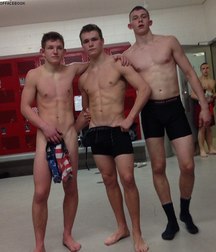 straight boys in the locker room 5d6b57930a245.jpg