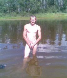 nudist-in-the-water 5d6eda1033e70.jpg