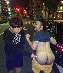 shows his ass without shame 5d6febd60caae.jpg