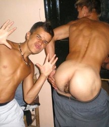 shows his ass without shame 5d6febe7a7485.jpg