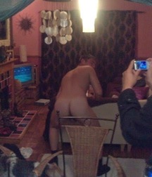 shows his ass without shame 5d6febf5f18e3.jpg