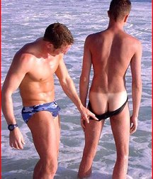 shows his ass without shame 5d6febfa6e024.jpg