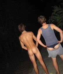 shows his ass without shame 5d6fec043f445.jpg
