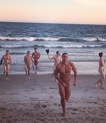 run all naked 5d6fecaf01281.jpg