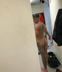 alone in the locker room 5d6fed674a023.jpg