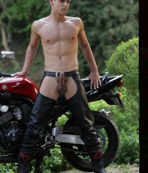 naked motorcyclists 5d76b1f7bf7a6.jpg
