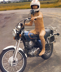 naked motorcyclists 5d76b2088e2fd.jpg
