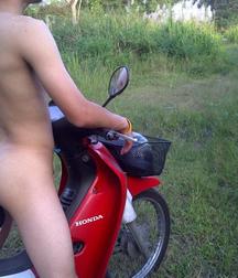 naked motorcyclists 5d76b20e2d744.jpg