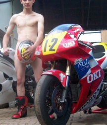 naked motorcyclists 5d76b21c5eb77.jpg